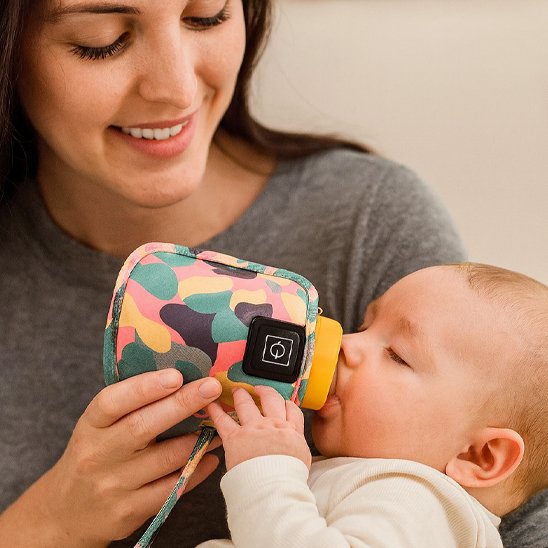 bebe boit biberon dans Chauffe biberon portable 