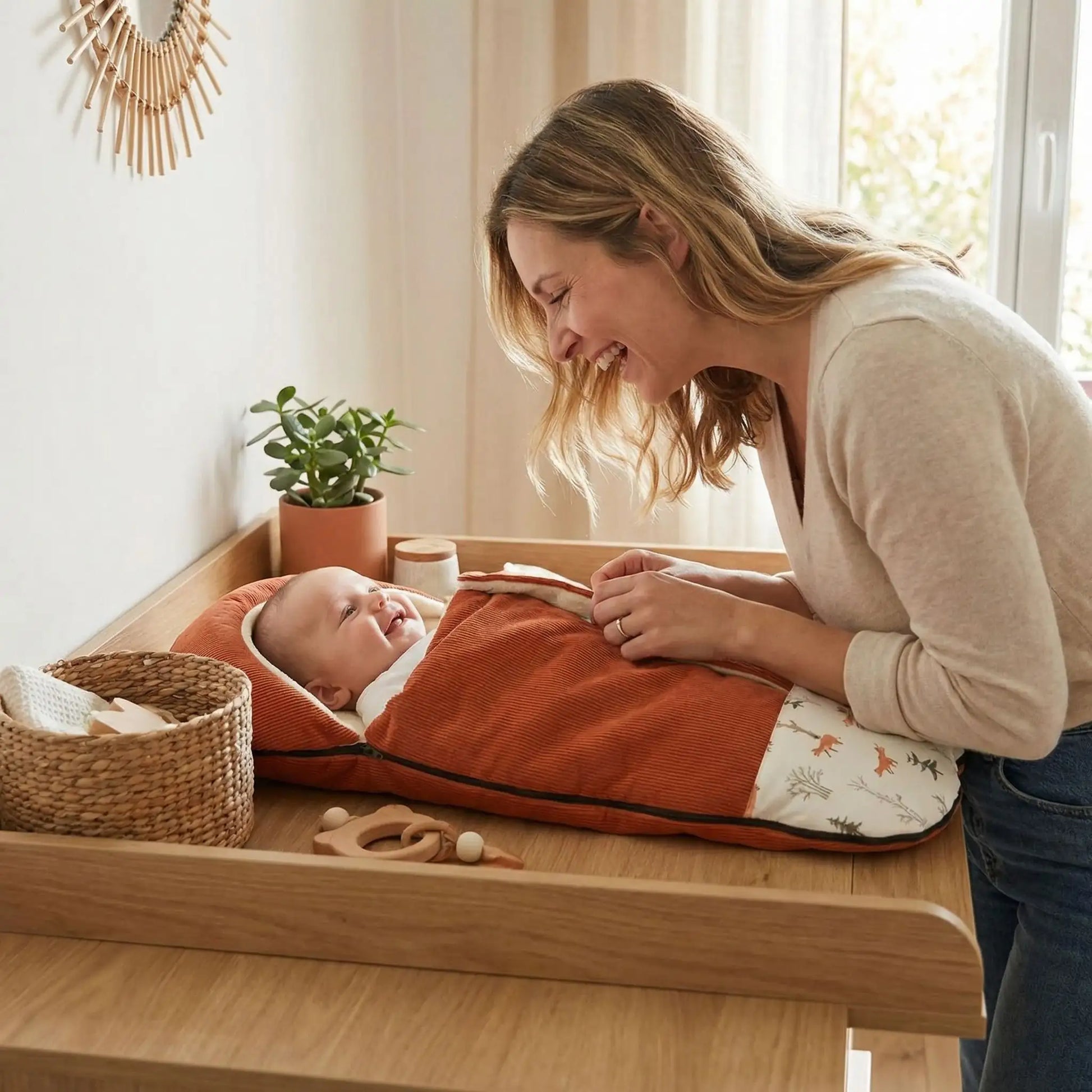 rires avec maman nid d'ange bebe confort velours doux ajustable