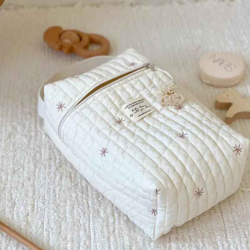 sac a couche brodé matelassé pratique etoiles