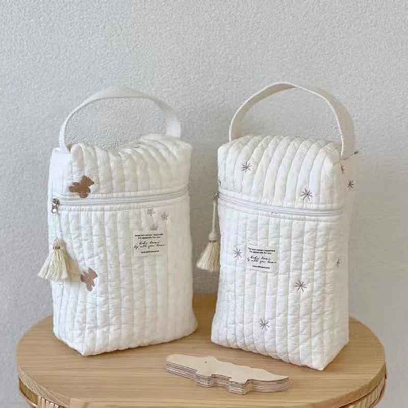 sac a couche brodé matelassé pratique