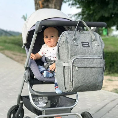 sac à dos à langer sur poussette avec bebe